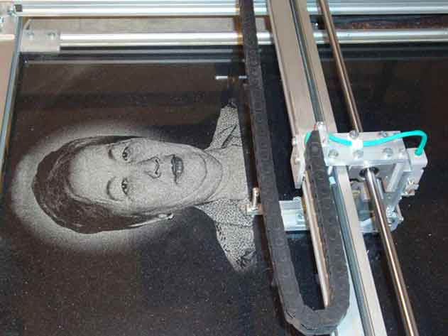 Машинная гравировка портрета на камне